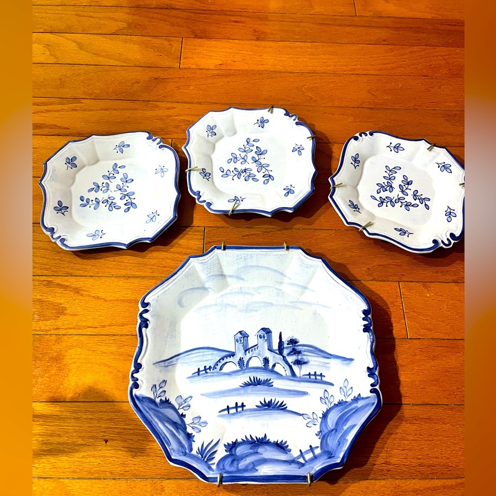 Heirloom plate set blue and white. Great condition!